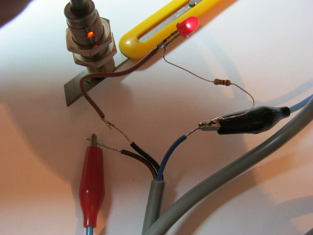 Схема индуктивного датчика зажигания ваз. К. Как проверить индуктивный датчик. Датчик реагирующий на металл. Как проверить индуктивный датчик.